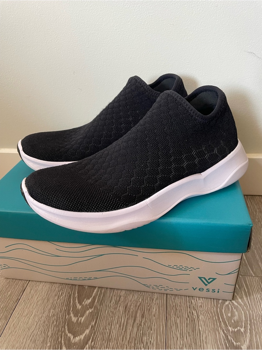 Vessi Skyline Waterproof Knit Slip-On Sneakers Womens Size 8 WITH BOX